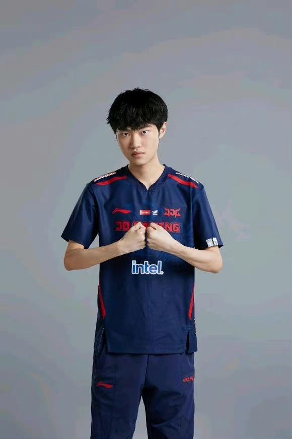 100T鏖战JDG，Knight单局斩获MVP宿敌对决八强赛，成为赛场最大亮点的简单介绍