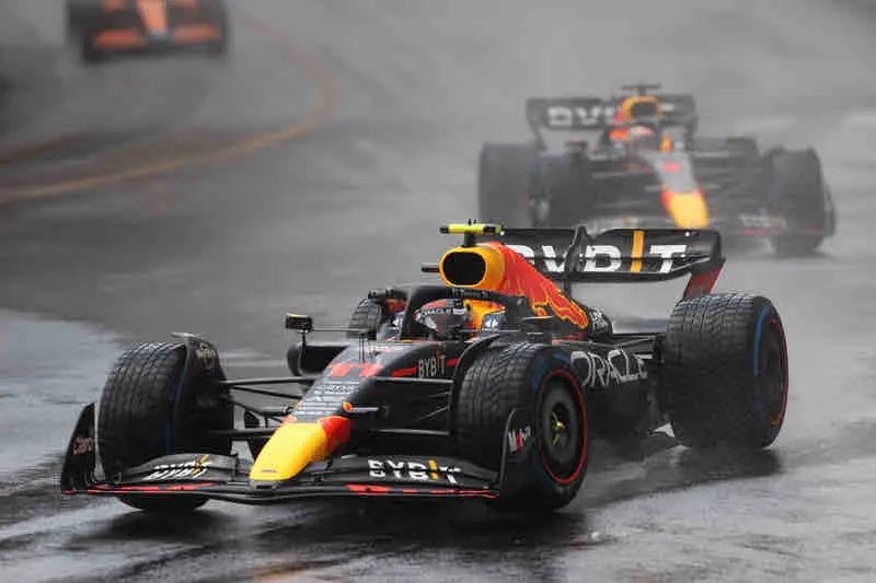 雷诺车队碾压索伯车队，佩雷兹统治全场