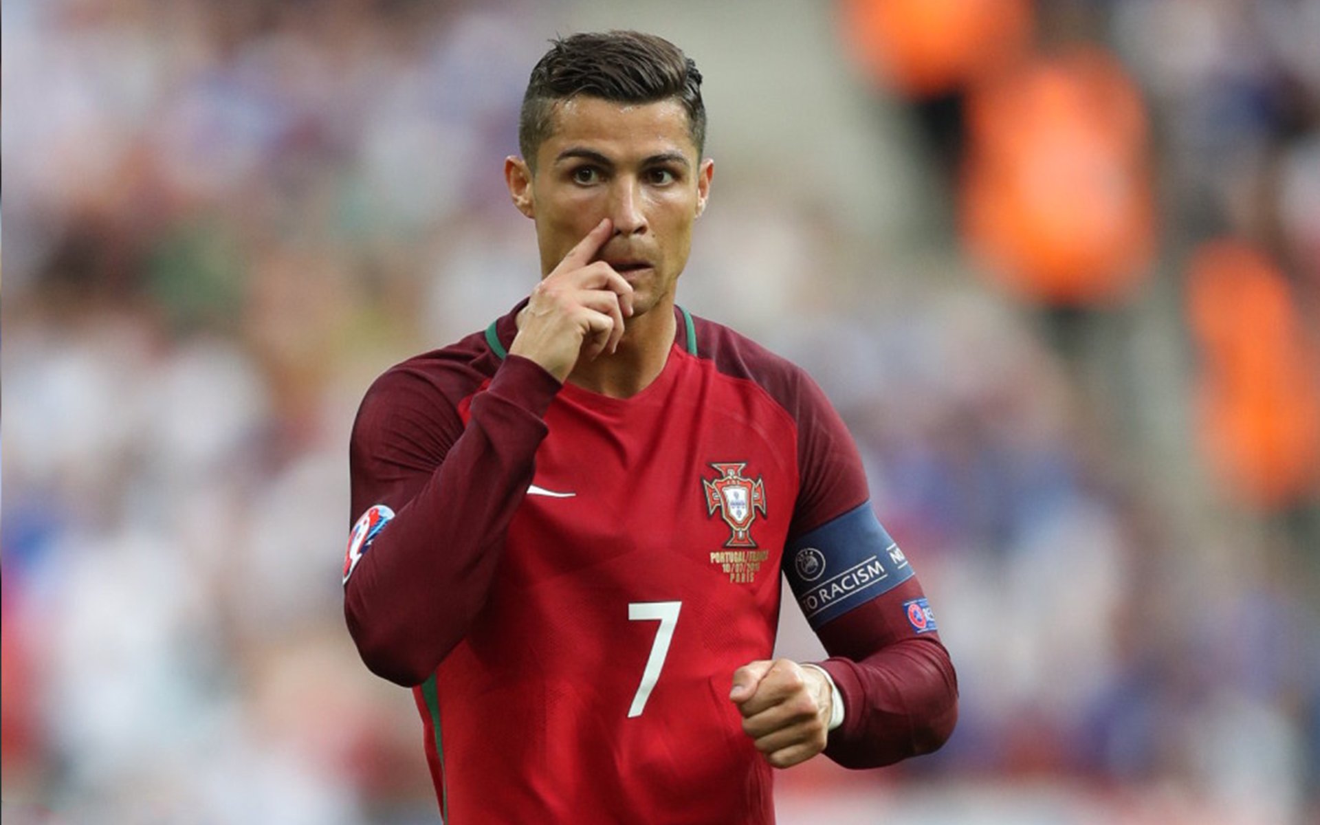 绿茵场上的战争与战争中的足球，当国家德比遇见血泪抗争